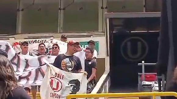 Hinchas de Universitario fueron al velatorio de Roberto Chale en el Monumental. (Video: Depor)