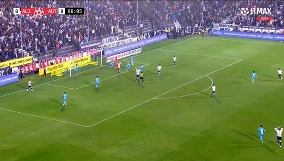 'Bigote' Rodríguez y la ocasión que tuvo ante ADT. (Video: L1 MAX)