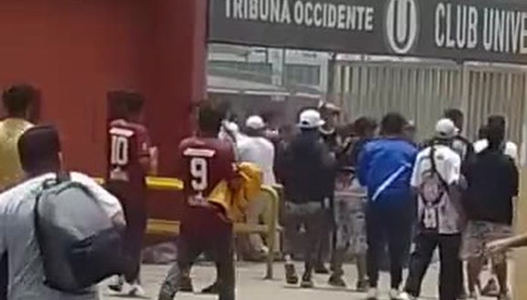 Un grupo de barristas invadió el estadio Monumental a horas de la final. (Video: Difusión)