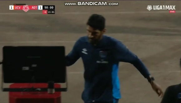 Sebastián Abreu rompió pantalla del VAR tras ser expulsado. (Video: Liga 1 Max)