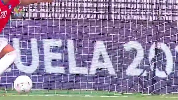 Atajada de Diego Romero en Perú vs. Chile. (Video: Conmebol)
