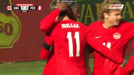 ¡Descoordinación de Diego Romero! Gol de Shaffelburg para el 2-0 de Canadá vs. Perú