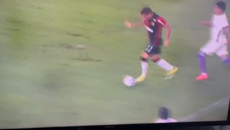 ¡Error de Romero! Gol de Christian Bordacahar para aumentar el marcador 2-0 a favor de Melgar ante Universitario