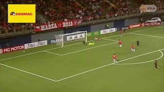 ¡Estuvo cerca! Excelente jugada de Grimaldo y Maxloren falló debajo del arco en Perú vs. Chile