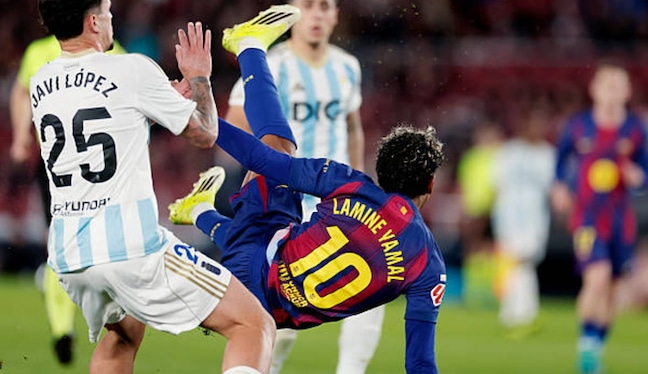 ¡‘Tijera’ para cerrar el estadio! Golazo de Lamine para el 3-0 del Barcelona