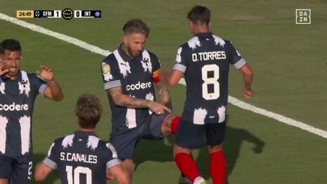 ¡Cabezazo de jerarquía! Gol de Sergio Ramos para el 1-0 de Monterrey vs Inter de Milán