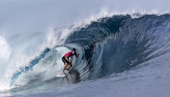 Alonso Correa clasificó a cuartos de final de surf en París 2024. (Video: Claro Sports)