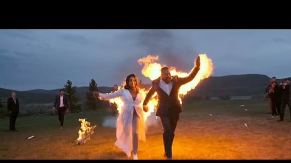 Una boda ardiente: pareja se prendió fuego la sesión y terminó en llamas. (Video fuente: TikTok/@djrusspowell)