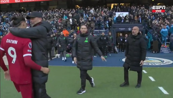 Tenso cruce entre Pep Guardiola y Darwin Núñez. (Video: ESPN)