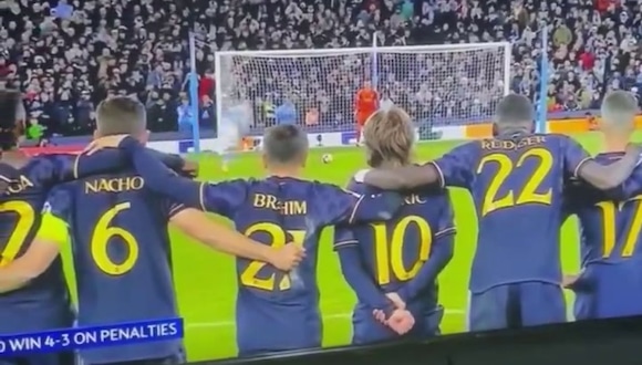 Antonio Rüdiger avisándole a Lunin el lado donde iba a patear Kovacic. (Vídeo: @RMA_DREWJAY).