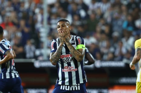 Paolo Guerrero asistió a la Feria del Señor de los Milagros en Acho junto a su padre