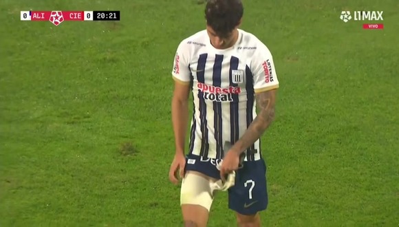 Franco Zanelatto se sintió y tuvo que ser reemplazado en el Alianza Lima vs. Cienciano. (L1 MAX)
