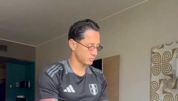 Lapadula mostró su destreza para la música tras el triunfo de Perú. (Video: Lapadula)