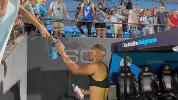 El gesto de Bryan Reyna con los hinchas de Belgrano. (Video: ESPN Argentina)