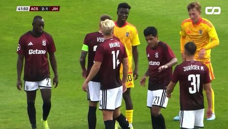 ¡Busca el titularato! Asistencia de Joao Grimaldo en la victoria del Sparta Praga en amistoso