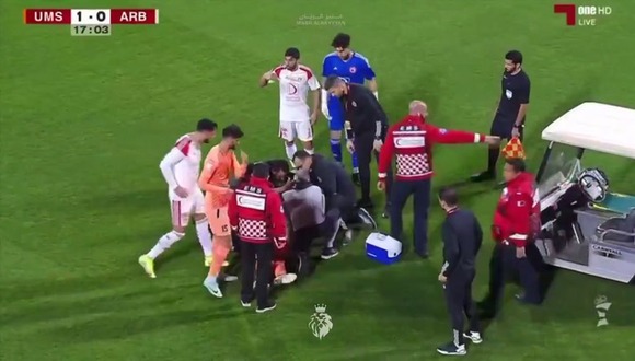 Andy Delort se desplomó en pleno partido entre el Umm-Salah SC y Al-Arabi. (Vídeo: X).
