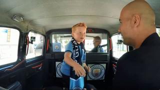 Niño hincha del City conoce a Guardiola en un taxi y pregunta por Messi