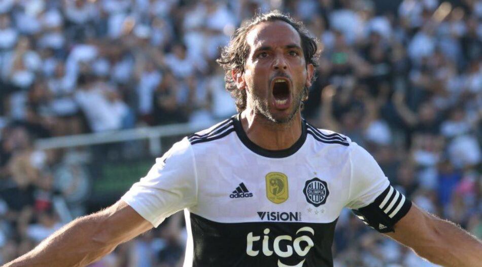 Roque Santa Cruz es la máxima estrella de Olimpia. (Agencias)