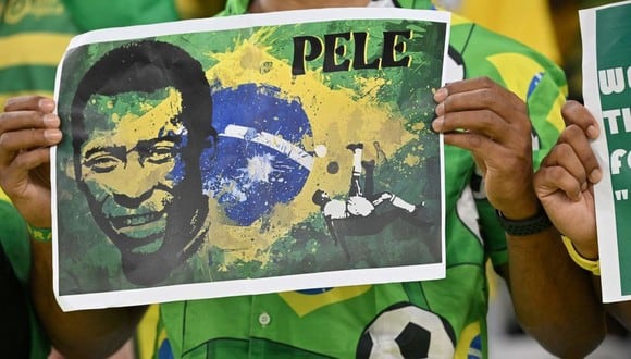 Pelé está ingresado desde hace tres semanas para revaluar el tratamiento de quimioterapia contra el tumor en el colon, del que se operó en septiembre de 2021. (AP)