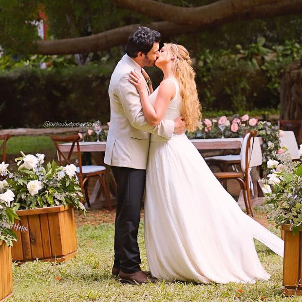 Santos y María Teresa se casaron en el final de "Tierra de esperanza" (Foto: TelevisaUnivision)