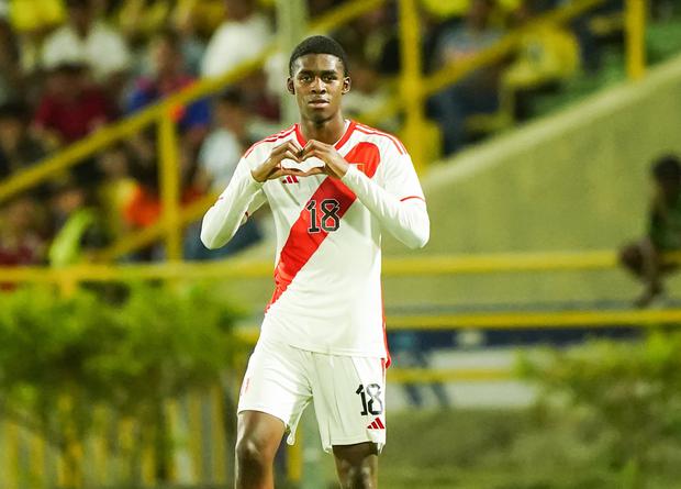 Víctor Guzmán marcó el 1-1 en el amistoso ante Colombia. (Foto: Bicolor)