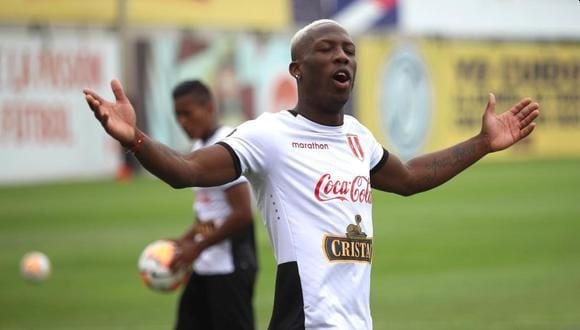 Luis Advíncula ha jugado los cuatro partidos de Perú en lo que va de las Eliminatorias Qatar 2022. (Foto: EFE)