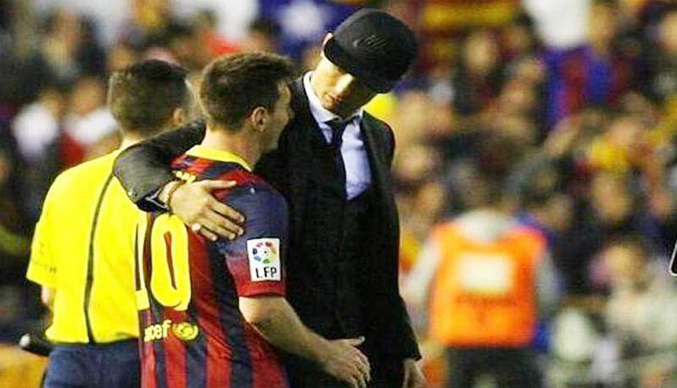 Cristiano Ronaldo consoló a Lionel Messi tras la final de la Copa del Rey 2013. (AFP)