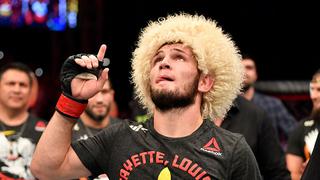 Khabib venció a Poirier en desde Abu Dhabi y se coronó campeón de peso ligero de UFC