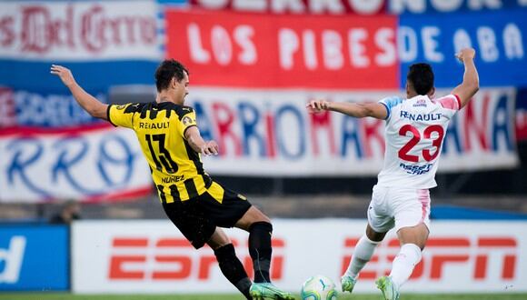 El duelo entre Peñarol y Nacional se suspendió por una fuerte tormenta eléctrica. Fuente: AP