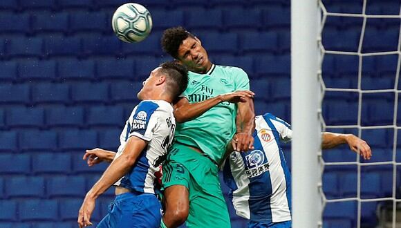 Raphael Varane es el tercer jugador con más minutos de la temporada por detrás de Ramos y Casemiro. (Foto: Reuters)