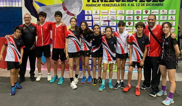 La delegación juvenil de Bádminton se proclamó tricampeón en el Sudamericano. (Foto: Difusión)