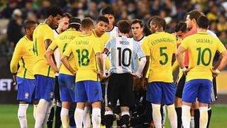 ¡Angustia absoluta! El codazo que sacó a Gabriel Jesus en camilla y que paralizó al estadio en Melbourne