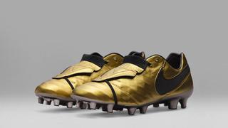 Una leyenda: Nike fabricó chimpunes especiales para Totti por sus 25 años en AS Roma