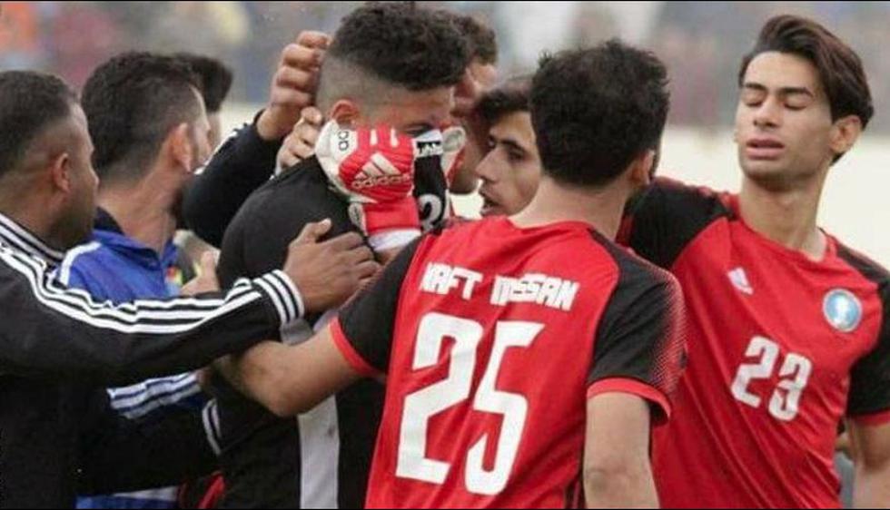 Alaa Ahmed no pudo contener sus sentimientos tras el final del partido y rompió en llanto.
