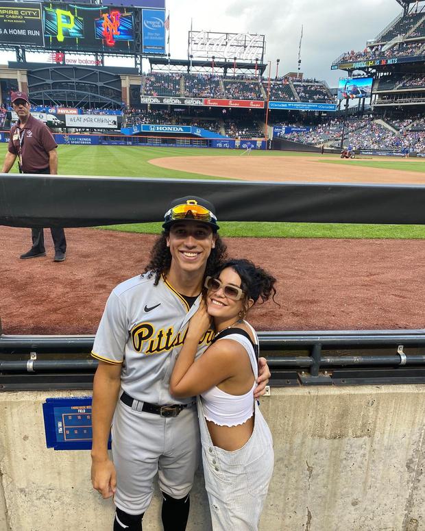 Vanessa Hudgens apoyando a Cole Tucker durante sus partidos (Foto: Vanessa Hudgens / Instagram)