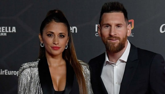 Antonella Roccuzzo y Lionel Messi son una de las parejas más sólidas en el mundo deportivo. Su amor data de décadas (Foto: Josep Lago / AFP)