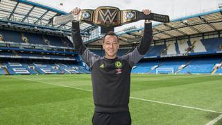 John Terry celebró el título de la Premier League con cinturón de WWE