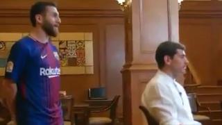 Su reacción fue increíble: Iker Casillas fue sorprendido por "Lionel Messi" en plena entrevista