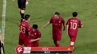 Nunca antes visto: presidente de un club de la Superliga China ingresó a jugar con el dorsal ‘10′ [FOTO]