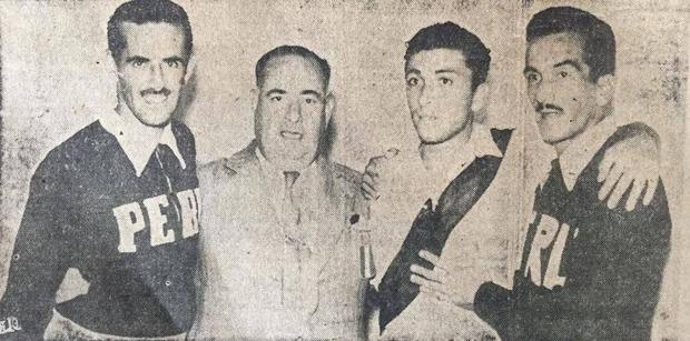 Ángel Fernández y compañía en el camerín celebrando el triunfo peruano ante Brasil por la Copa América de 1953. (Foto: Archivo GEC)