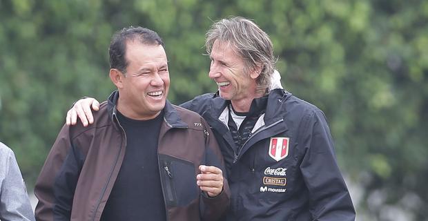 Juan Reynoso junto a Ricardo Gareca, en una de sus últimas visitas a la Videna. (Foto: GEC)