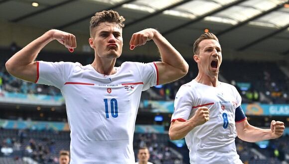 Patrik Schick y Tomas Holes marcaron los goles del triunfo de Chequia sobre Países Bajos. (AFP)