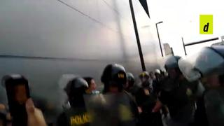 Enfrentamientos entre hinchas de Universitario y la Policía Nacional en marcha contra GREMCO