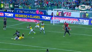 El VAR lo cobró: mano de Aquino, penal para Santos y Furch anota el 1-0 en el Nou Camp por Apertura 2019 Liga MX [VIDEO]