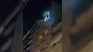 Jugador de Rentistas se colgó de ventana de hotel ante incendio y protagonizó dramático rescate [VIDEO]