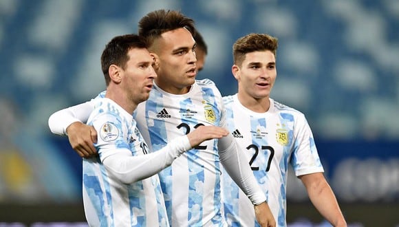 Lionel Messi anotó un doblete ante Bolivia. Argentina derrotó 4-1 a los altiplánicos y se adjudicaron el primer lugar del grupo A. | Foto: AFP