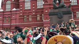 Aliento incondicional: hinchas del 'Tri' inundaron la Plaza Roja previo al debut de México en el Mundial