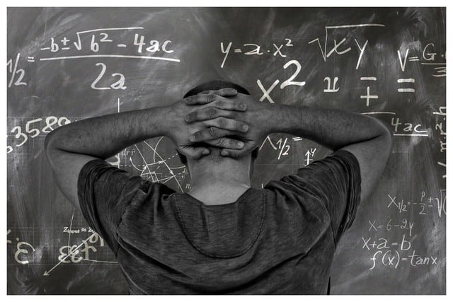 El maestro dejó asombrados a muchos con su infalible técnica para resolver esos problemas matemáticos. (Foto referencial: Pixabay)