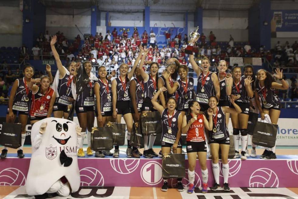 Los festejos de la San Martín en la final de la Liga Nacional Superior de Voleibol. (Fernando Sangama)