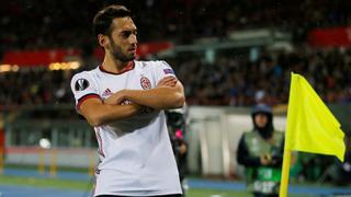 ¡Bombazo! Misil de Hakan Calhanoglu para el primer del AC Milan anteAustria Viena [VIDEO]